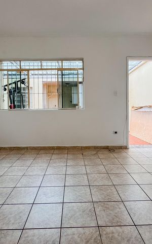 Casa à venda com 160m², 2 quartos e 1 vaga Casa à venda com 160m², 2 quartos e 1 vagaSala