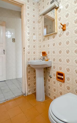 Casa à venda com 160m², 2 quartos e 1 vaga Casa à venda com 160m², 2 quartos e 1 vagaBanheiro