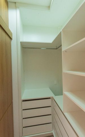 Apartamento à venda com 148m², 2 quartos e 2 vagas Apartamento à venda com 148m², 2 quartos e 2 vagasCloset da Suíte