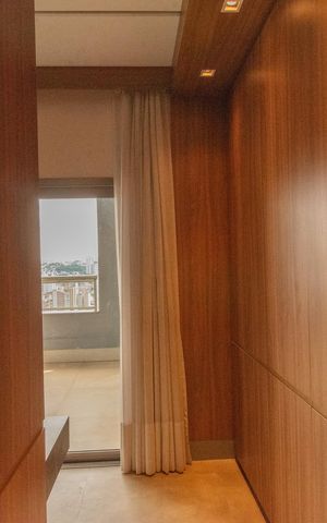 Apartamento à venda com 148m², 2 quartos e 2 vagas Apartamento à venda com 148m², 2 quartos e 2 vagasCloset da Suíte