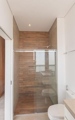 Apartamento à venda com 148m², 2 quartos e 2 vagas Apartamento à venda com 148m², 2 quartos e 2 vagasBanheiro da Suíte