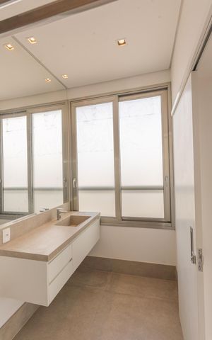 Apartamento à venda com 148m², 2 quartos e 2 vagas Apartamento à venda com 148m², 2 quartos e 2 vagasBanheiro da Suíte
