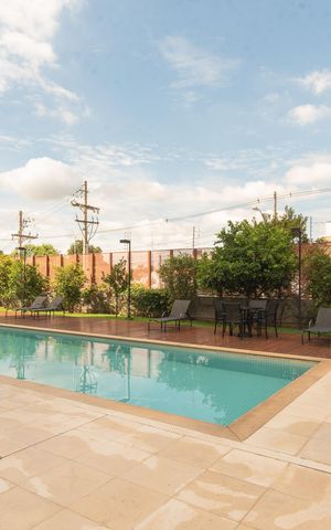 Apartamento à venda com 148m², 2 quartos e 2 vagas Apartamento à venda com 148m², 2 quartos e 2 vagasÁrea comum - Piscina