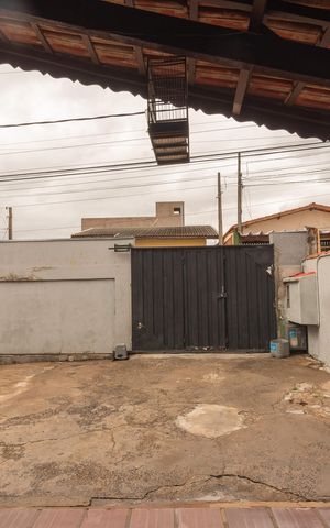 Casa à venda com 250m², 2 quartos e 8 vagas Casa à venda com 250m², 2 quartos e 8 vagasGaragem