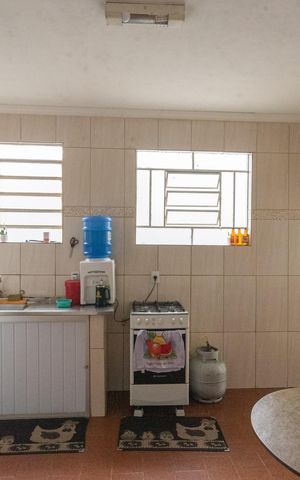 Casa à venda com 250m², 2 quartos e 8 vagas Casa à venda com 250m², 2 quartos e 8 vagasCozinha