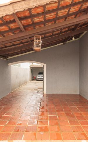 Casa à venda com 250m², 2 quartos e 8 vagas Casa à venda com 250m², 2 quartos e 8 vagasGaragem