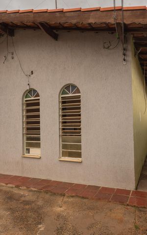 Casa à venda com 250m², 2 quartos e 8 vagas Casa à venda com 250m², 2 quartos e 8 vagasGaragem