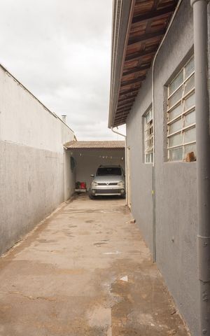 Casa à venda com 250m², 2 quartos e 8 vagas Casa à venda com 250m², 2 quartos e 8 vagasGaragem