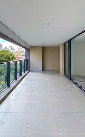Apartamento à venda com 157m², 4 quartos e 2 vagas Apartamento à venda com 157m², 4 quartos e 2 vagasVaranda