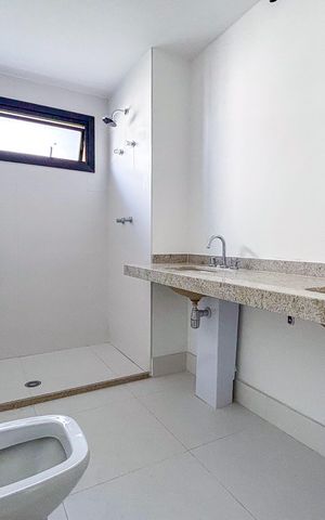 Apartamento à venda com 157m², 4 quartos e 2 vagas Apartamento à venda com 157m², 4 quartos e 2 vagasBanheiro da Suíte 2