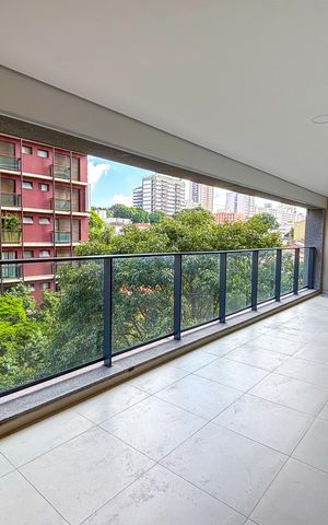Apartamento à venda com 157m², 4 quartos e 2 vagas Apartamento à venda com 157m², 4 quartos e 2 vagasVaranda