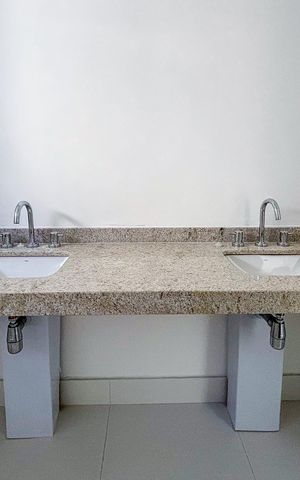 Apartamento à venda com 157m², 4 quartos e 2 vagas Apartamento à venda com 157m², 4 quartos e 2 vagasBanheiro da Suíte 2