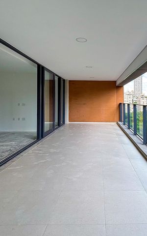 Apartamento à venda com 157m², 4 quartos e 2 vagas Apartamento à venda com 157m², 4 quartos e 2 vagasVaranda