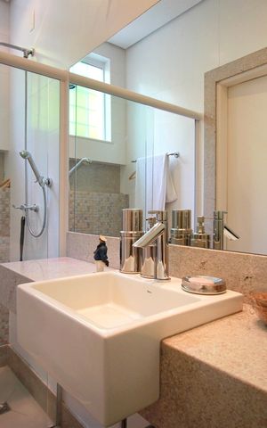 Casa à venda com 221m², 2 quartos e 4 vagasBanheiro da Suíte 2
