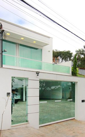Casa à venda com 221m², 2 quartos e 4 vagasFachada