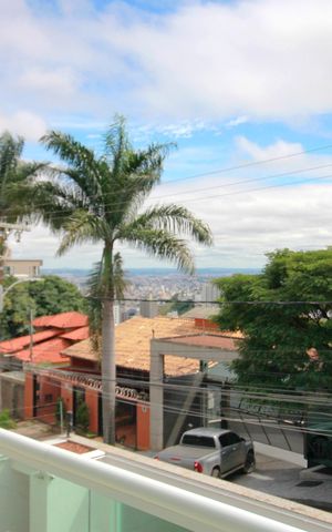 Casa à venda com 221m², 2 quartos e 4 vagasVaranda