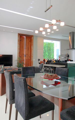 Casa à venda com 221m², 2 quartos e 4 vagasSala