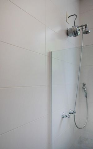 Casa à venda com 221m², 2 quartos e 4 vagasBanheiro de serviço