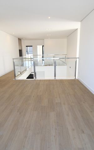 Casa de condomínio à venda com 360m², 3 quartos e 4 vagasSala 2