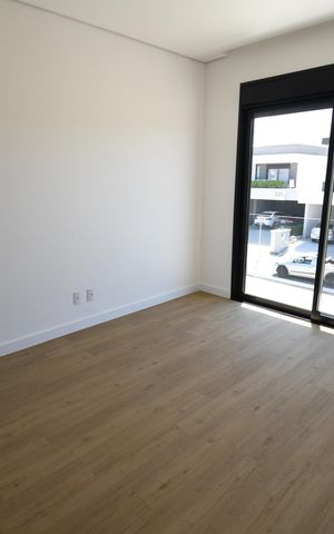 Casa de condomínio à venda com 360m², 3 quartos e 4 vagasSuíte 2