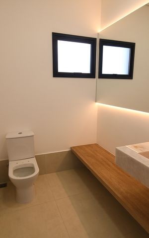 Casa de condomínio à venda com 360m², 3 quartos e 4 vagasLavabo