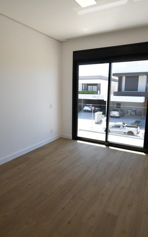 Casa de condomínio à venda com 360m², 3 quartos e 4 vagasSuíte 2