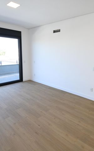 Casa de condomínio à venda com 360m², 3 quartos e 4 vagasSala 2