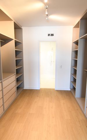 Casa de condomínio à venda com 360m², 3 quartos e 4 vagasSuíte 3 - Closet