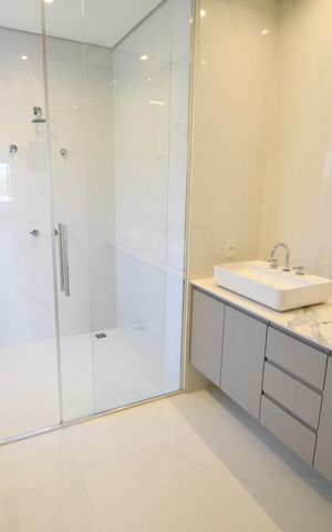 Casa de condomínio à venda com 360m², 3 quartos e 4 vagasBanheiro Suíte 1