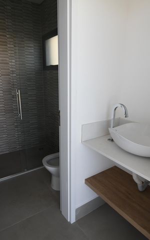 Casa de condomínio à venda com 360m², 3 quartos e 4 vagasBanheiro de serviço