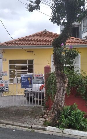 Casa à venda com 136m², 2 quartos e 1 vaga Casa à venda com 136m², 2 quartos e 1 vagaFachada