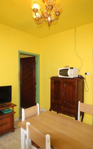 Casa à venda com 136m², 2 quartos e 1 vagaSala