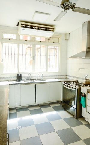 Casa à venda com 1884m², 8 quartos e 5 vagas Casa à venda com 1884m², 8 quartos e 5 vagasCozinha