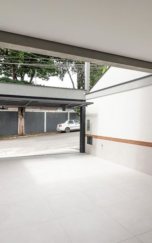 Casa à venda com 220m², 3 quartos e 4 vagas Casa à venda com 220m², 3 quartos e 4 vagasGaragem