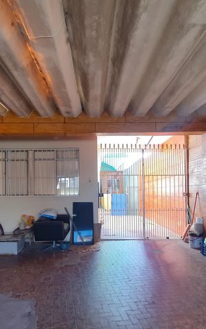 Casa à venda com 175m², 2 quartos e 2 vagas Casa à venda com 175m², 2 quartos e 2 vagasGaragem