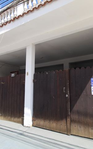 Casa de condomínio à venda com 249m², 3 quartos e 3 vagasFachada