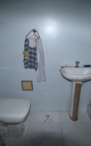 Casa de condomínio à venda com 249m², 3 quartos e 3 vagasBanheiro 1