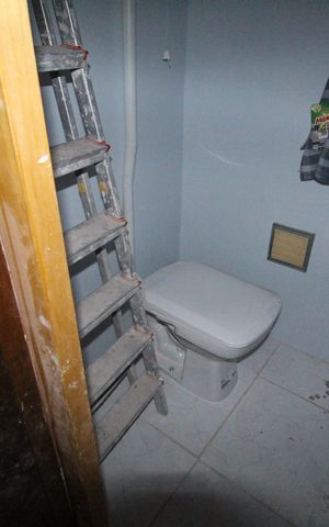 Casa de condomínio à venda com 249m², 3 quartos e 3 vagasBanheiro 1