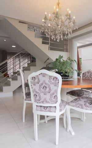 Casa de condomínio à venda com 188m², 3 quartos e 2 vagas Casa de condomínio à venda com 188m², 3 quartos e 2 vagasSala de Jantar