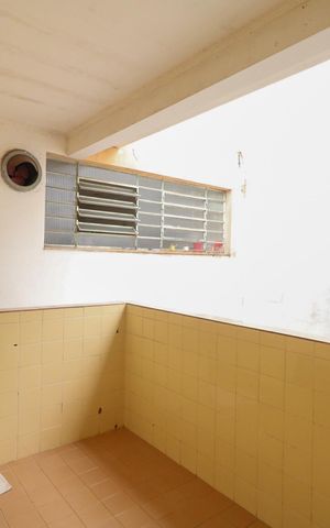 Casa à venda com 183m², 2 quartos e 5 vagas Casa à venda com 183m², 2 quartos e 5 vagasÁrea de Serviço 1