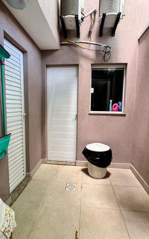 Casa de condomínio à venda com 173m², 5 quartos e 2 vagas Casa de condomínio à venda com 173m², 5 quartos e 2 vagasÁrea de Serviço