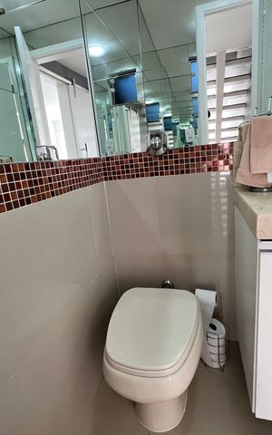 Casa de condomínio à venda com 173m², 5 quartos e 2 vagas Casa de condomínio à venda com 173m², 5 quartos e 2 vagasLavabo Sala