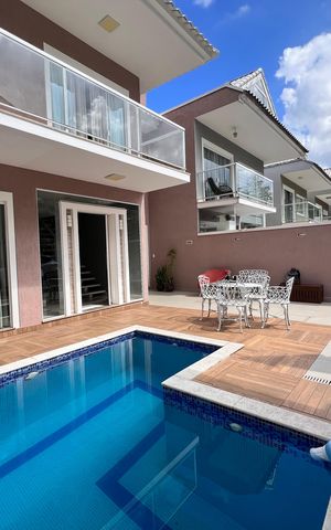 Casa de condomínio à venda com 173m², 5 quartos e 2 vagas Casa de condomínio à venda com 173m², 5 quartos e 2 vagasQuintal / Garagem / Área Gourmet / Piscina