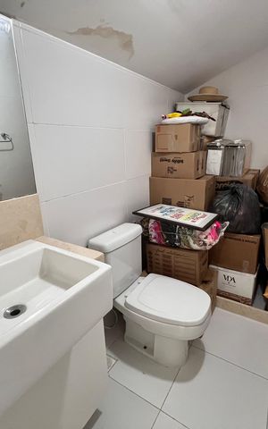 Casa de condomínio à venda com 173m², 5 quartos e 2 vagas Casa de condomínio à venda com 173m², 5 quartos e 2 vagasBanheiro Suíte 2