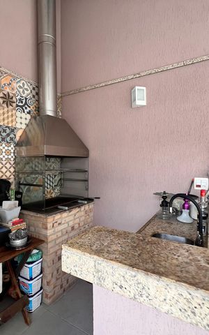 Casa de condomínio à venda com 173m², 5 quartos e 2 vagas Casa de condomínio à venda com 173m², 5 quartos e 2 vagasQuintal / Garagem / Área Gourmet / Piscina