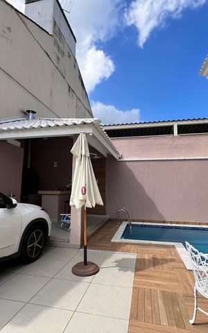 Casa de condomínio à venda com 173m², 5 quartos e 2 vagas Casa de condomínio à venda com 173m², 5 quartos e 2 vagasQuintal / Garagem / Área Gourmet / Piscina