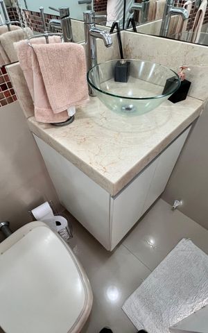 Casa de condomínio à venda com 173m², 5 quartos e 2 vagas Casa de condomínio à venda com 173m², 5 quartos e 2 vagasLavabo Sala