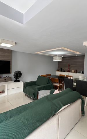 Casa de condomínio à venda com 173m², 5 quartos e 2 vagas Casa de condomínio à venda com 173m², 5 quartos e 2 vagasSala