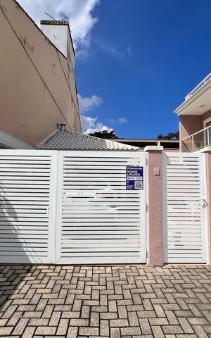 Casa de condomínio à venda com 173m², 5 quartos e 2 vagas Casa de condomínio à venda com 173m², 5 quartos e 2 vagasFachada