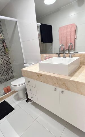 Casa de condomínio à venda com 173m², 5 quartos e 2 vagas Casa de condomínio à venda com 173m², 5 quartos e 2 vagasBanheiro Suíte 6